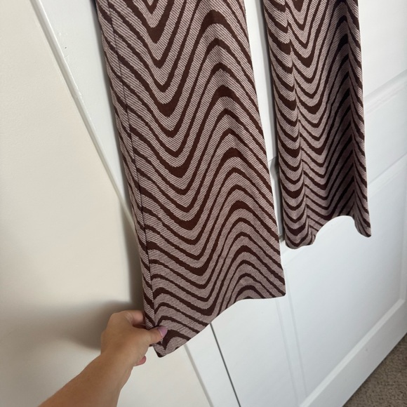 Urban Outfitters Bryn Pull-On Flare Pant Zebra Chevron Print - Picture 3 of 5